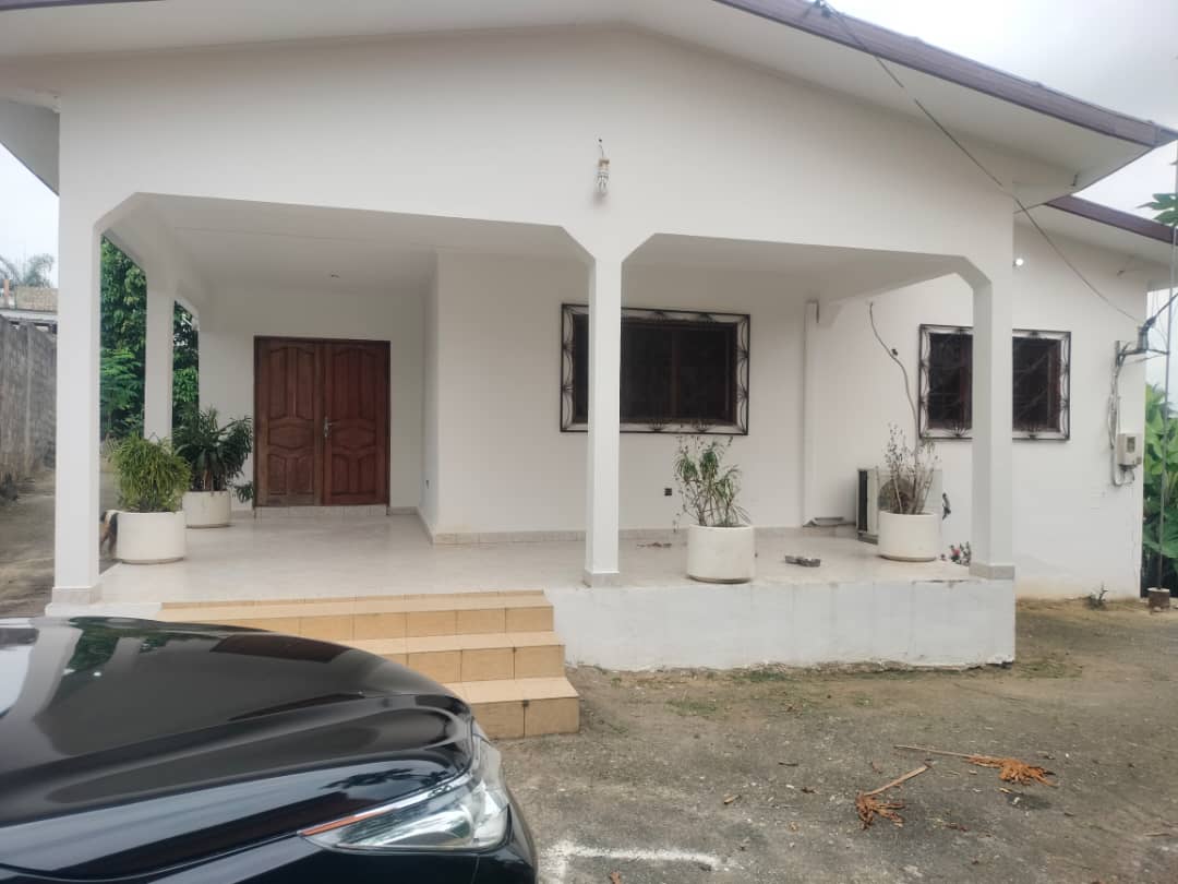 Un villa de 5 chambres à vendre à okala sur une superficie de 1042 m²