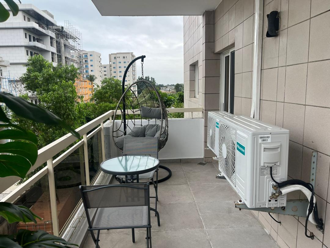 Apprtement 2 chambres meublé, bon standing, au 9e étage à centre ville avec vue sur mer. Titre foncier