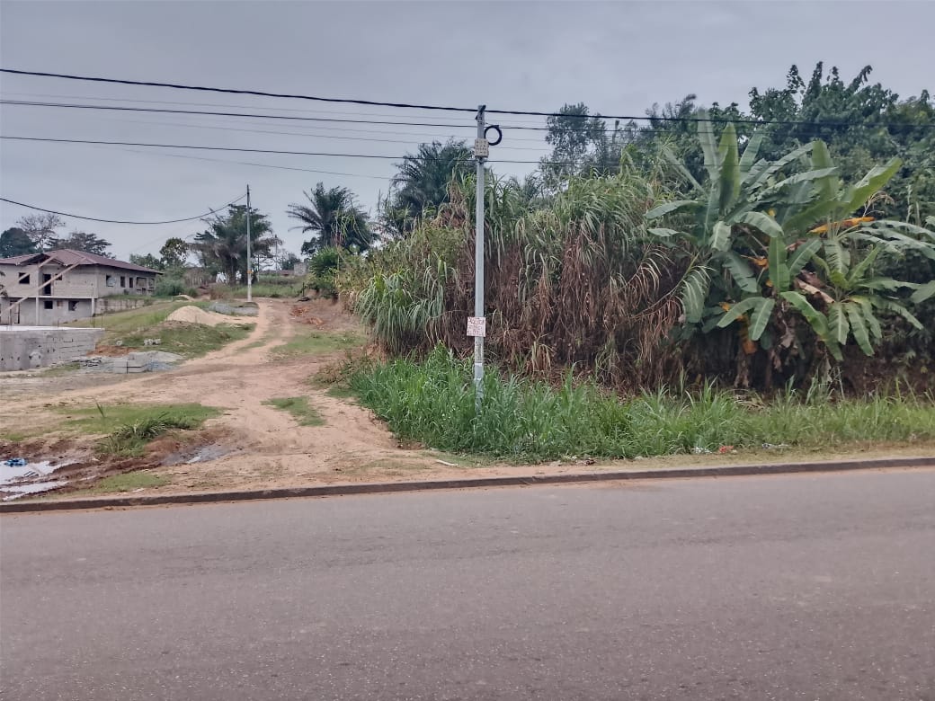 Terrain 1400m² en bordure de goudron à bikele.  Titre foncier