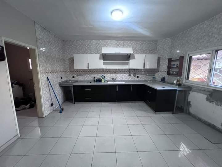 Villa duplex bon standing 5chambres sur 800m² avec titre foncier à Ambowe.