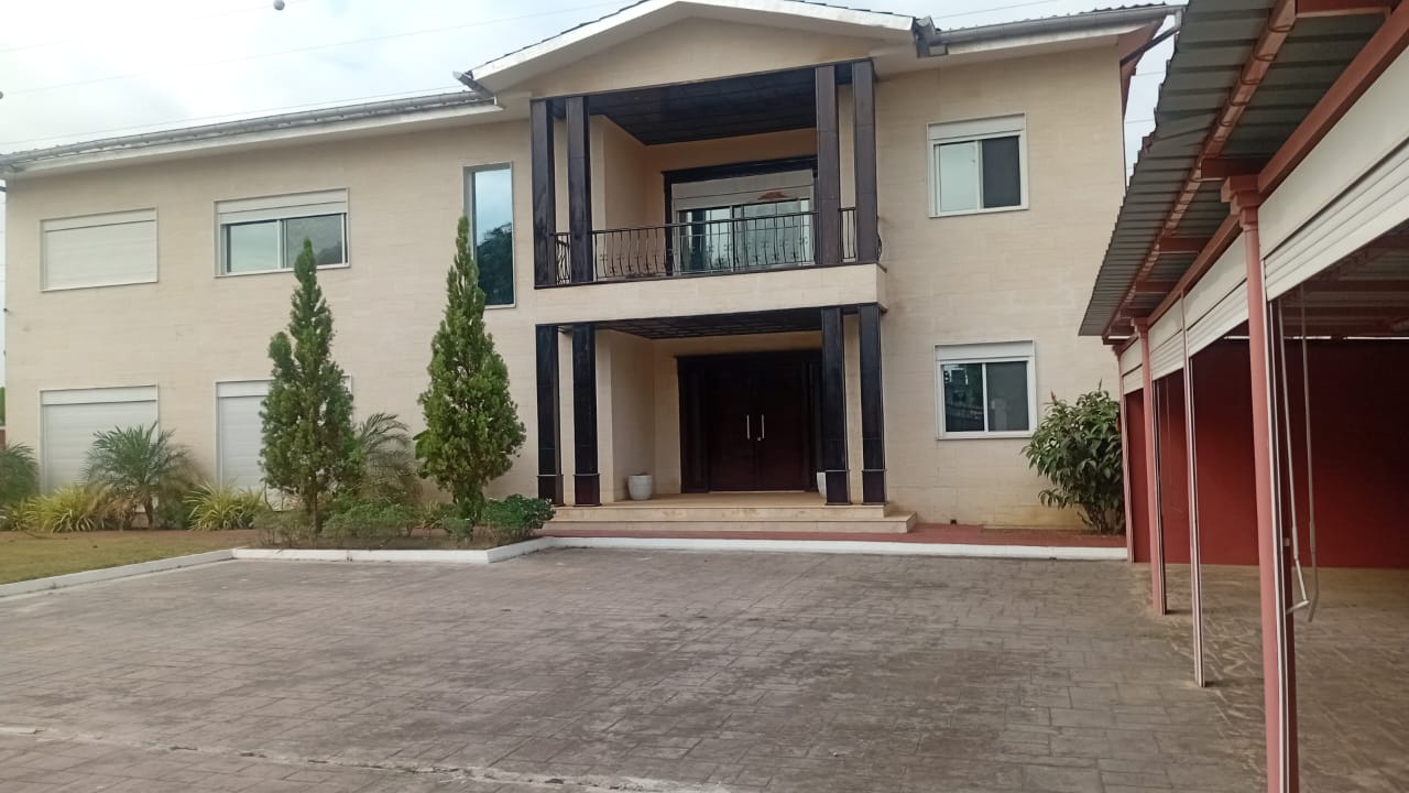 Villa à louer à Akanda