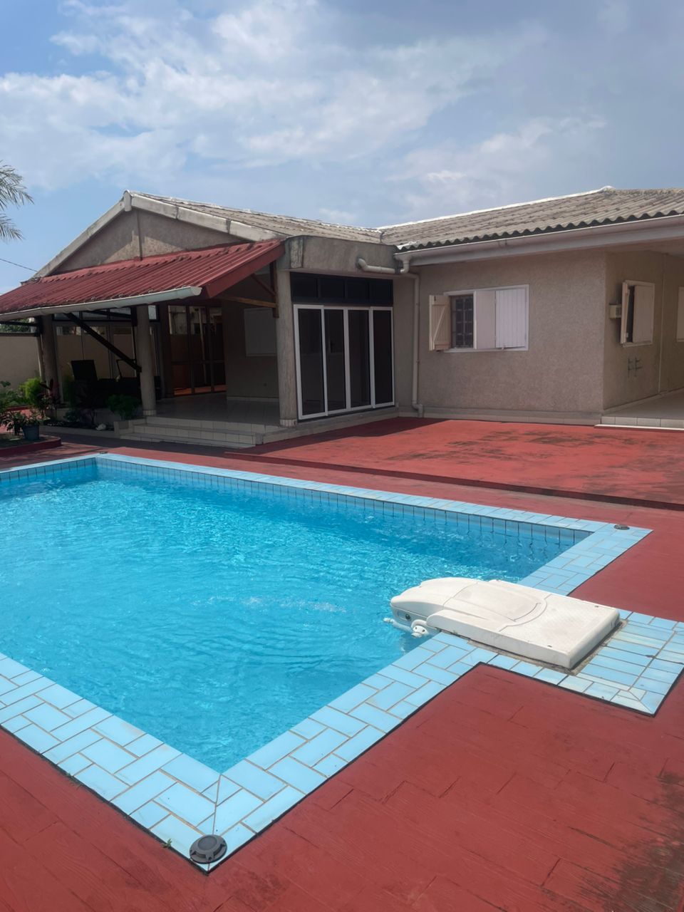 Villa avec piscine à louer