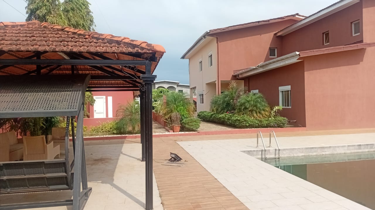 Villa duplex à louer à Angondjé ( ANTRACO)